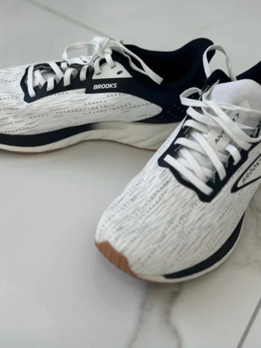 Brooks Anthem 7 Mens Running Shoes Size 9 Medium White Black